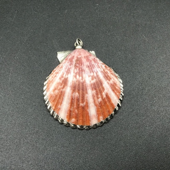 Choice of 2 Seashell Pendant with Electroplated Silver or Gold Edges. - Picture 5 of 12